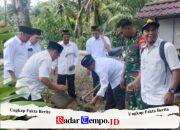 Upaya Pembinaan Lingkungan Hidup, Bati Tuud Koramil 03/Tebas Bersama Pemdes Serindang Gelar Penanaman Pohon Keras