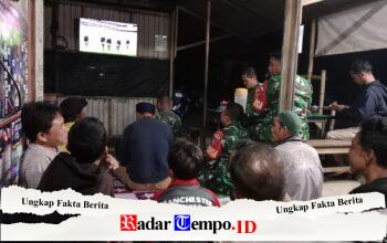 Koramil LAS dan Warga Tubau Nobar Piala Dunia, Pererat Kebersamaan TNI dengan Masyarakat