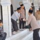 Polsek Torjun Gelar Jumat Keliling dan Jumat Berkah, Bagikan 150 Nasi Bungkus kepada Jemaah