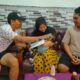 Cak Jum Ketua AWAS Salurkan Bantuan untuk Balita Penderita Gizi Buruk di Pangarengan