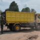 Satgas TMMD Awasi Dump Truck Pengangkut Material Batu Kong Untuk Penimbunan Jalan di Lokasi TMMD Reguler Ke-129 Kodim 1208/Sambas