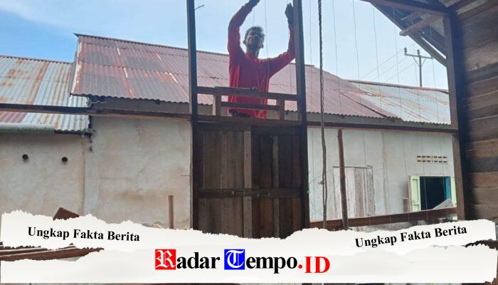 Kawat Plasteran Dinding RTLH Program TMMD Reguler Ke-129 Kodim 1208/Sambas Mulai Dipasang