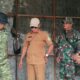 Asmanto Kades Tempapan Hulu Dampingi Dansatgas TMMD Reguler ke-129 Kodim 1208/Sambas Tinjau Sasaran Fisik