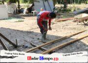 Satgas TMMD Ke-129 Mulai Pasang Kusen Pintu RTLH di Desa Tempapan Hulu
