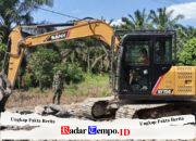 Alat Berat Dikerahkan, Percepat Pembangunan Rabat Beton Sasaran TMMD Reguler Ke-129