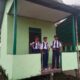 Anak SMP Dukung Pembangunan Poskamling Program TMMD Ke-129 di Desa Tempapan Hulu