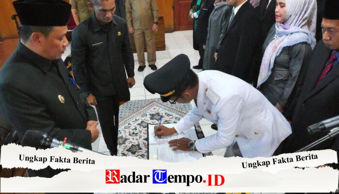 Wakil Bupat tanjung Jabung barat melantik Ambil Sumpah Jabatan 16 Penjabat