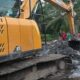 Alat Berat Ratakan Tanah Timbunan, Satgas TMMD Ke-129 Percepat Pembangunan Jalan di Desa Tempapan Hulu