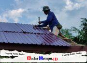 Satgas TMMD Ke-129 Lanjutkan Pemasangan Seng RTLH, Optimistis Program Selesai Tepat Waktu
