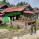Satgas TMMD Reguler Ke-129 Angkut Bekisting, Percepat Pengerjaan Rabat Beton di Tempapan Hulu