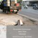 Warga Pasang Tanda di Jalan Berlubang Depan TK Brimob, Keluhkan Belum Ada Perbaikan