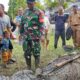 Resahkan Masyarakat, Buaya Akhirnya Berhasil Ditangkap Warga Bersama Babinsa Koramil 04/Jawai