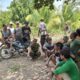 Disela Istirahat Kerja, Satgas TMMD Reguler ke-129 Isi Waktu dengan Senda Gurau Bersama Warga