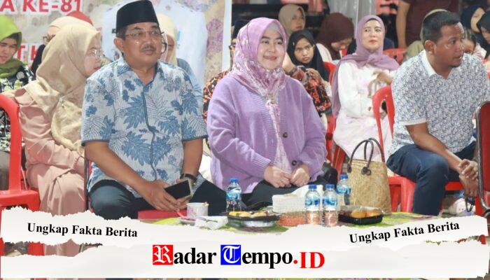 Bupati Anwar Sadat dan Ketua TP-PKK Hadiri Malam Seni Budaya Kerinci di Alun-Alun Kuala Tungkal