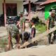 Satgas TMMD Reguler Ke-129 Dibantu Anak-Anak Desa Tempapan Hulu Bongkar Mal Rabat Beton