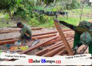 Satgas TMMD Reguler Ke-129 Siapkan Tiang Kayu untuk Pembangunan RTLH