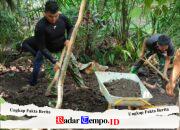 Semangat Satgas TMMD Ke-129 Angkut Tanah Timbunan