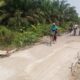 Nikmati Hasil Pembangunan Rabat Beton, Warga Tempapan Hulu Bersepeda dengan Nyaman