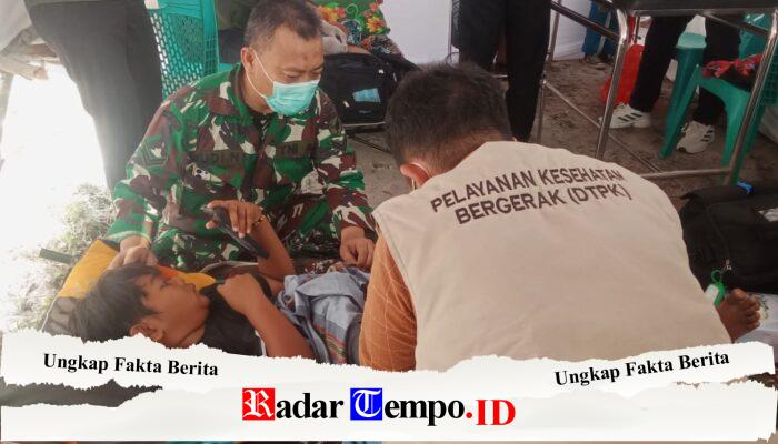 Pelaksanaan Sunatan Massal pada Penutupan TMMD Reguler ke-129 di Tempapan Hulu di Tinjau Danrem 121/Abw