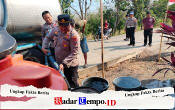 Polres Ponorogo Hadir Bawa Harapan Saat Kemarau Panjang, Salurkan 16 Ribu Liter Air Bersih untuk Warga Karangpatihan