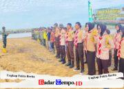 Sambut HUT TNI Ke-81 Personel Kodim 1009/Tanah Laut Ajak Warga Lestarikan Lingkungan Bersihkan Pantai