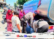 Brimob Polda Jatim Salurkan 37.000 Liter Air Bersih untuk Warga Terdampak Kemarau