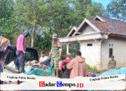 Sembari Gotong Royong, Babinsa Sertu Supi’i Ingatkan Warga Waspada Karhutla