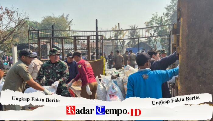 Kodim 1002/HST Bersama Lintas Instansi Bersihkan Puing Kebakaran di Sungai Jaranih