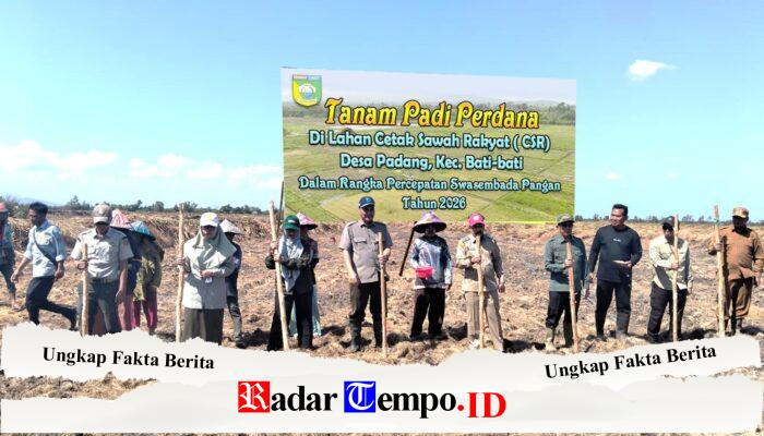 Personel Kodim 1009/Tanah Laut Hadiri Tanam Padi Perdana di Lahan Cetak Sawah Rakyat Desa Padang