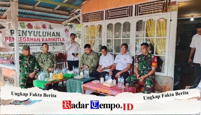 Jalin Silaturahmi ke Rumah Warga, Tim Penyuluh Mabes TNI Berikan Edukasi Pencegahan Karhutla