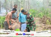 TNI Bersama Warga Padamkan Karhutla di Desa Kembang Kuning