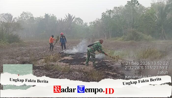 Babinsa Koramil Pandawan Bersama Tim Gabungan Padamkan Karhutla di Pandawan, 2,5 Hektare Lahan Terbakar