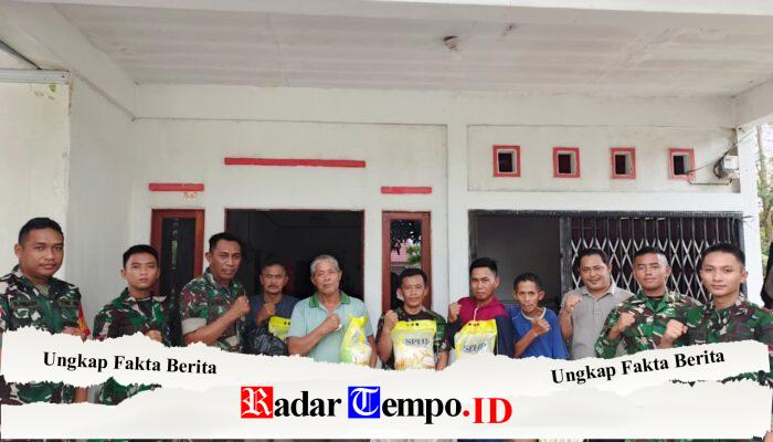 Pasca Karhutla, Koramil 03/Tebas Patroli Wilayah Sekaligus Salurkan Sembako kepada Warga