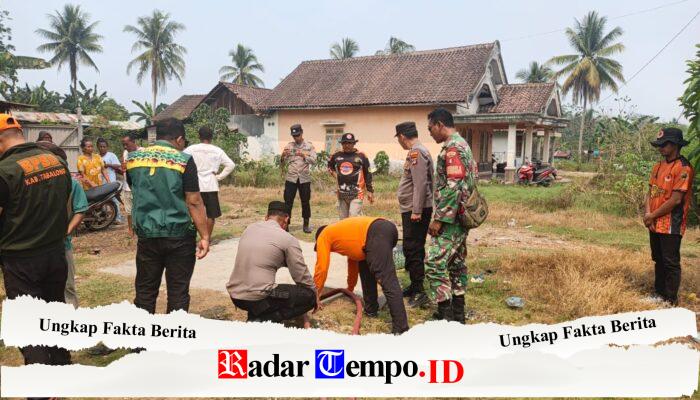 Babinsa Koramil 1008-02/Haruai-Upau-Bintang Ara Bantu Distribusikan Air Bersih untuk Warga Masingai 2