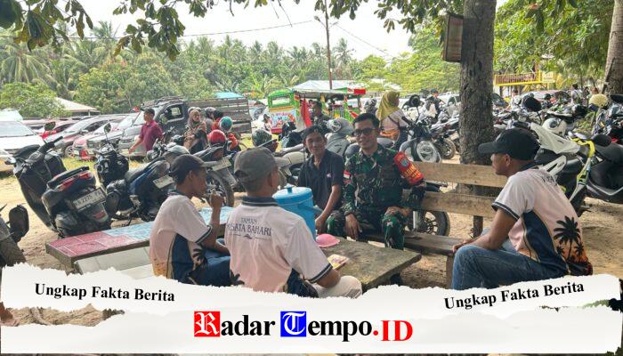 Jalin Silaturahmi, Babinsa Koramil 04/Jawai Komsos Bersama Pengelola Tempat Wisata Pantai Bahari