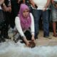 Dari Tangan Ning Lia, Tukik Kembali ke Laut