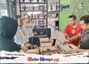 SATRESNARKOBA POLRESTA SUMENEP TERTIBKAN PEREDARAN MIRAS, SEJUMLAH BOTOL MINUMAN BERALKOHOL DIAMANKAN
