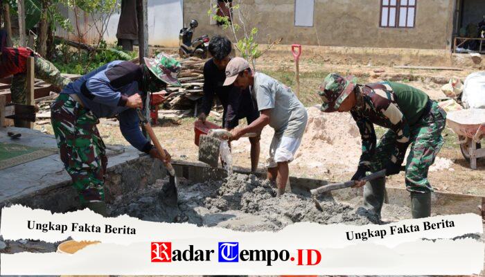 Antusias, Warga Bersama Satgas TMMD ke-130 Kodim 1009/Tanah Laut Bantu Pengerjaan Fondasi Rumah Pak Sajimin