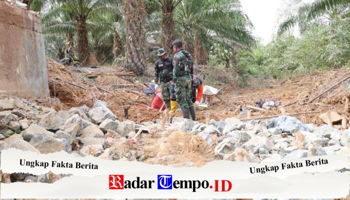 Selangkah Demi Selangkah, Batu Ditata Menjadi Fondasi Kokoh Jembatan Beton TMMD ke-130
