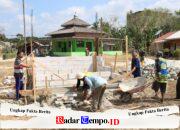 Antusias Warga Tak Surut, Bantu Satgas TMMD Bangun Pos Kamling di Karang Rejo