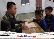 Disela-Sela Tugas Fisik, Satgas TMMD Kodim 1009/Tanah Laut Sempatkan Waktu Mengajar Anak Mengaji di Mushola Istiqoma